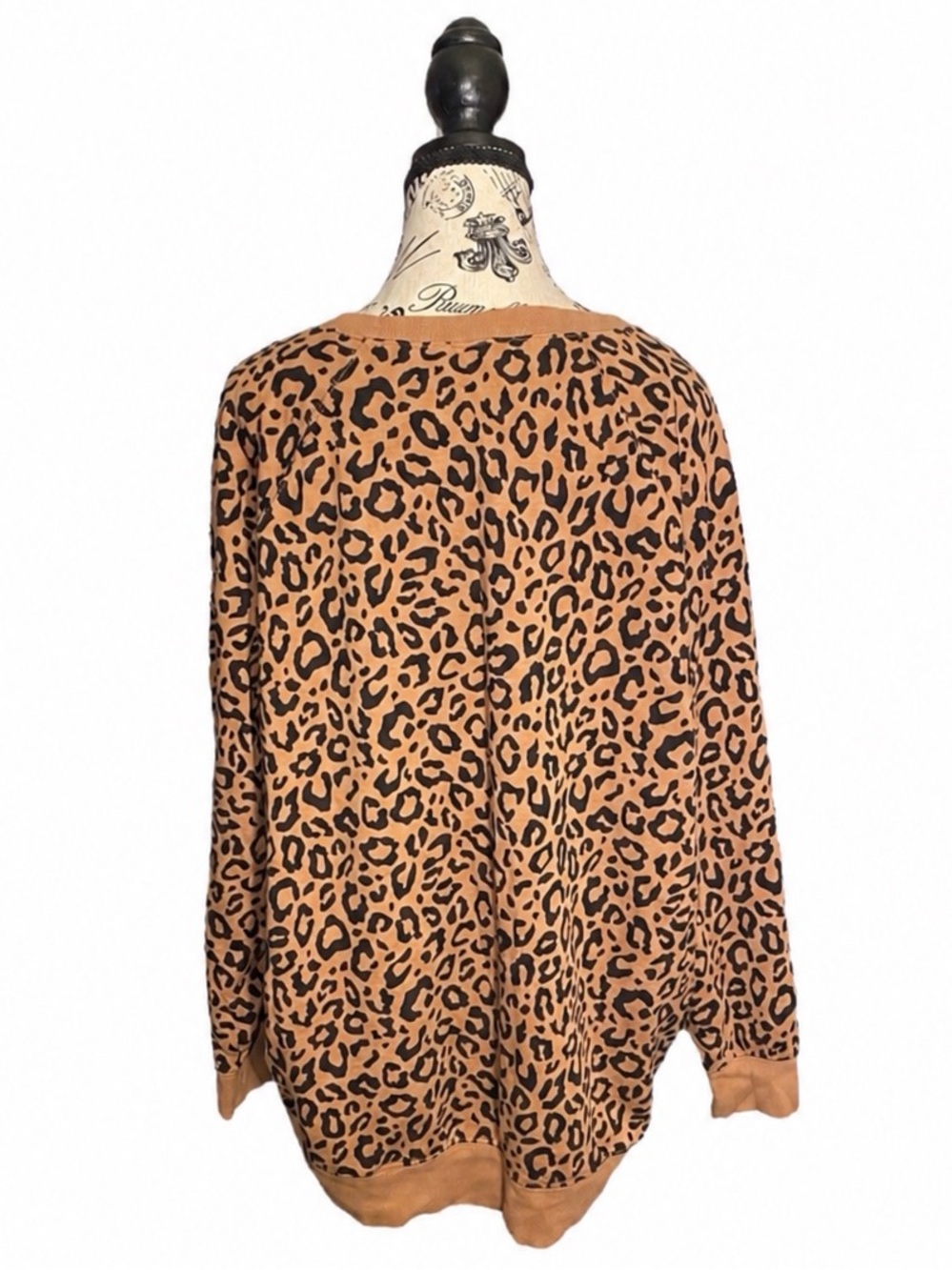 EUC Torrid Ultra Soft Fleece Crew Neck Leopard Print Sweatshirt Women's SZ 0 (L) - Picture 5 of 13